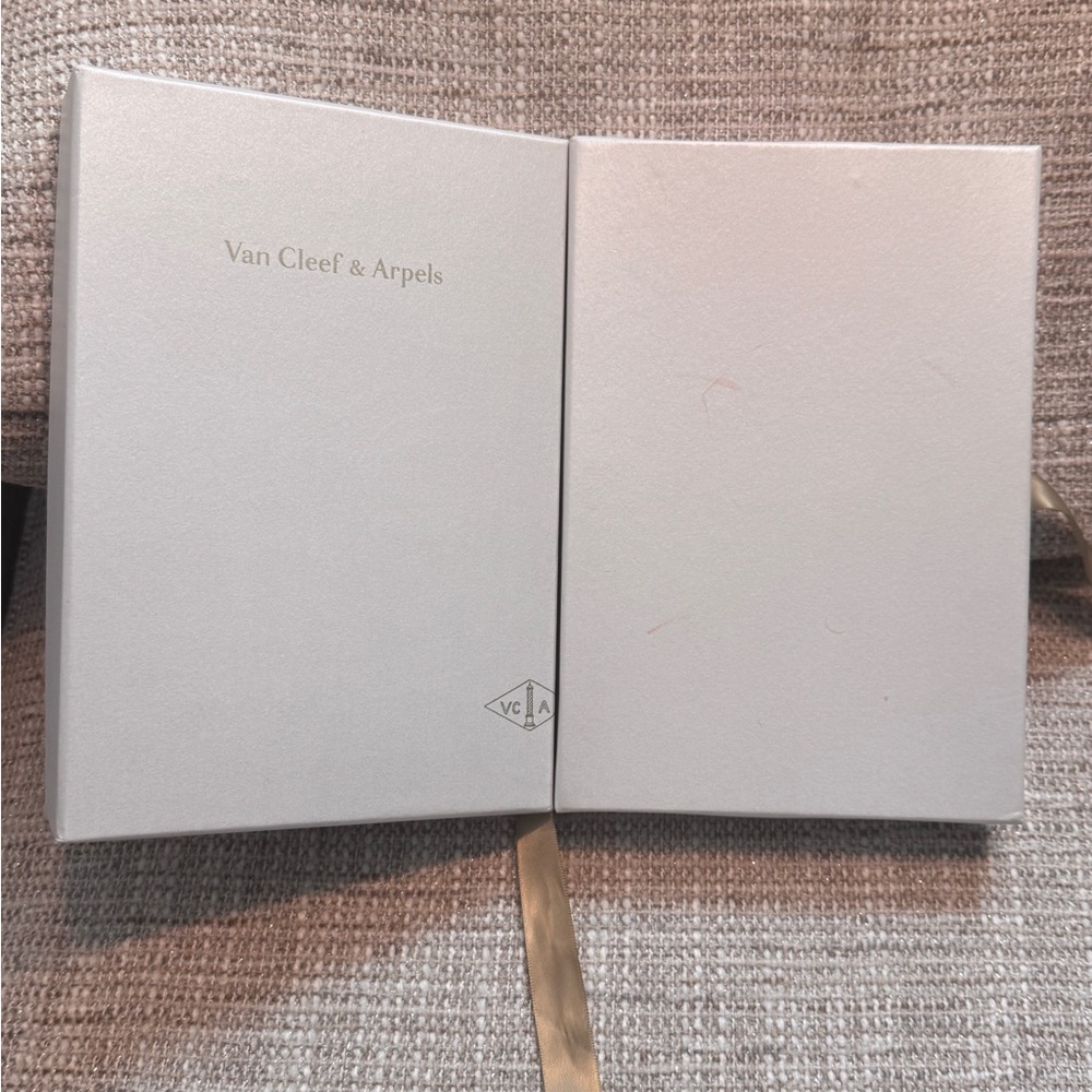 Authentic Van Cleef & Arpels Silver Box for Neckl… - image 4